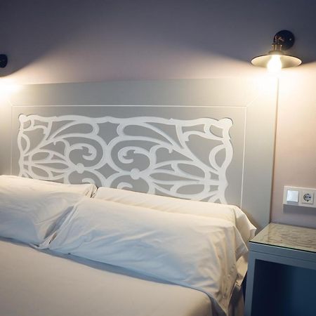 Hostal Los Castanuelos Candeleda Zewnętrze zdjęcie