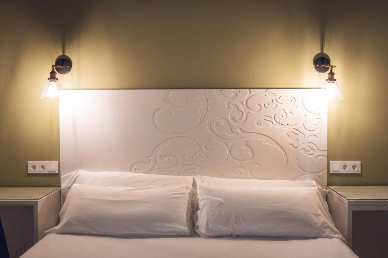 Hostal Los Castanuelos Candeleda Zewnętrze zdjęcie