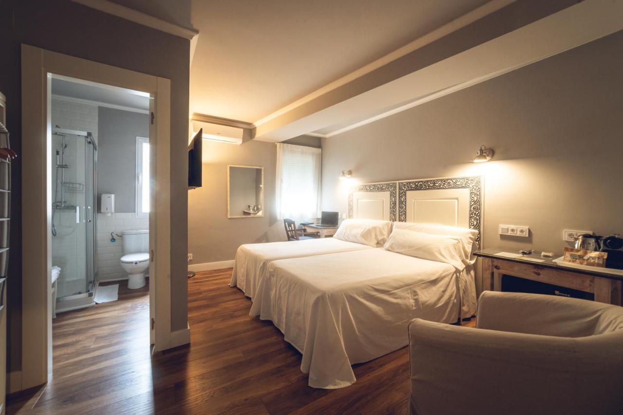 Hostal Los Castanuelos Candeleda Zewnętrze zdjęcie