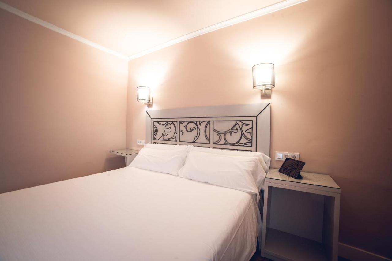 Hostal Los Castanuelos Candeleda Zewnętrze zdjęcie