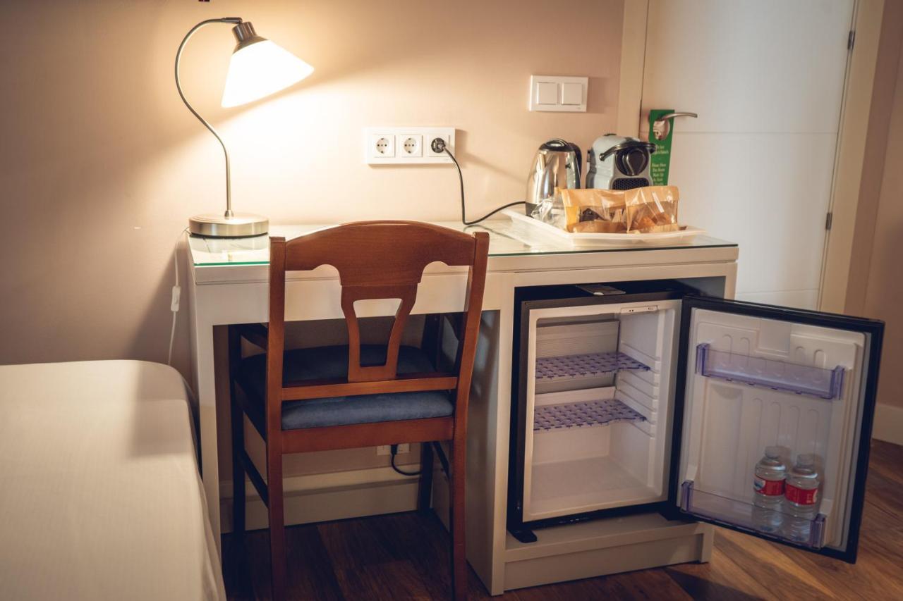 Hostal Los Castanuelos Candeleda Zewnętrze zdjęcie