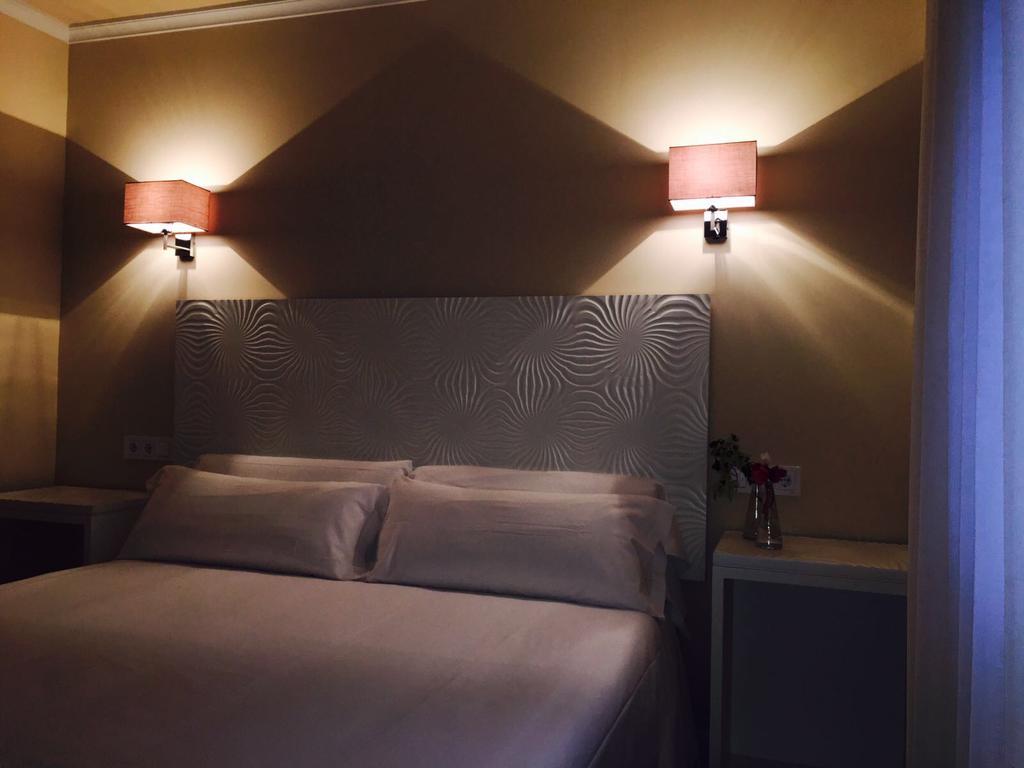 Hostal Los Castanuelos Candeleda Zewnętrze zdjęcie
