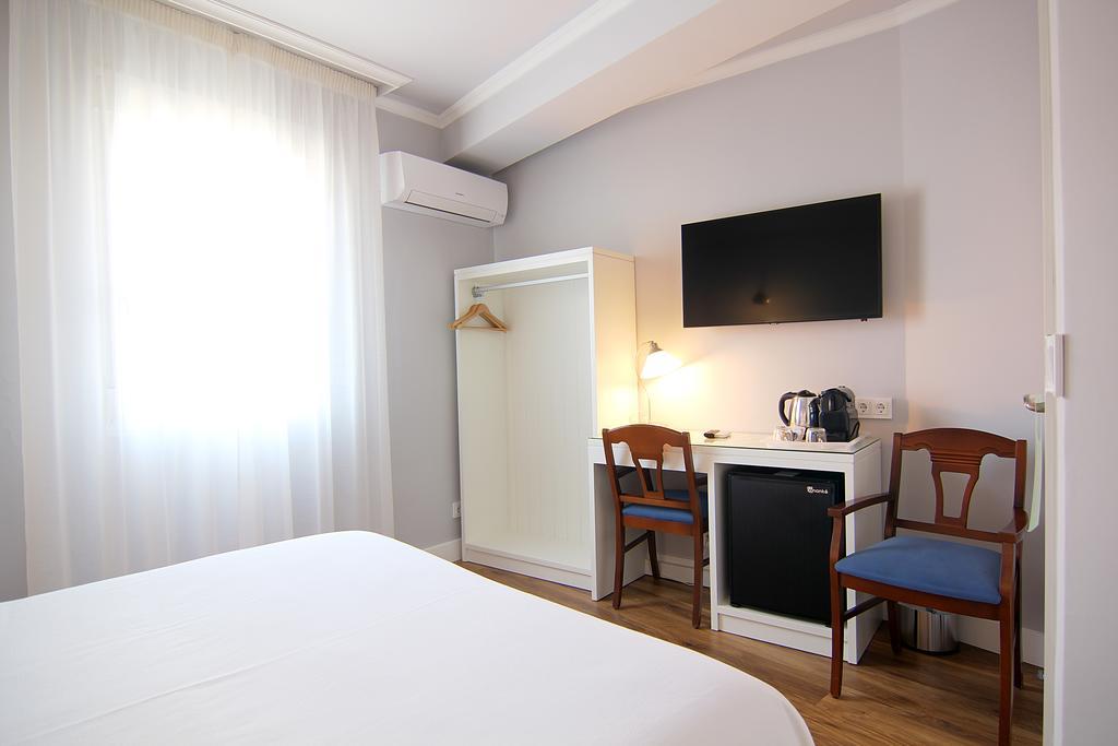 Hostal Los Castanuelos Candeleda Zewnętrze zdjęcie