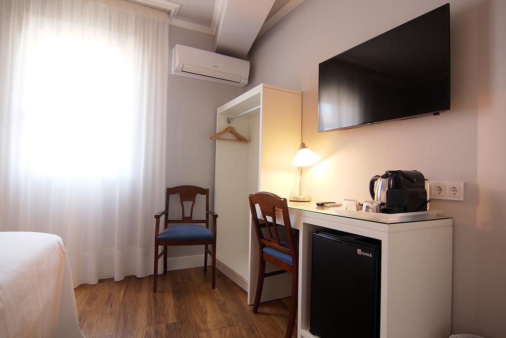 Hostal Los Castanuelos Candeleda Zewnętrze zdjęcie
