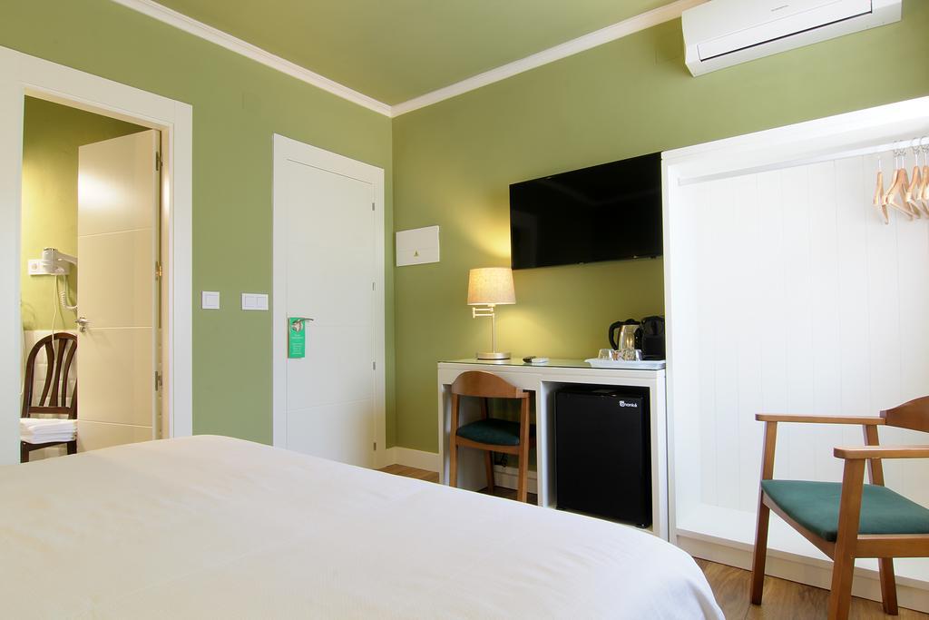 Hostal Los Castanuelos Candeleda Zewnętrze zdjęcie