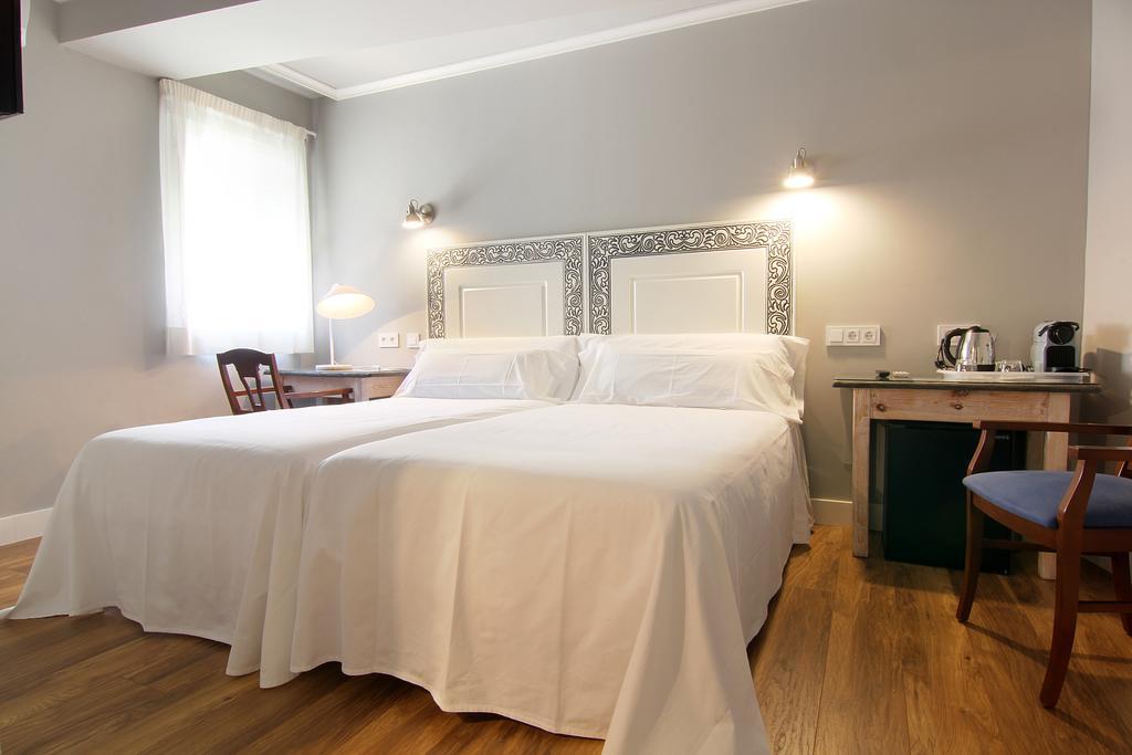 Hostal Los Castanuelos Candeleda Zewnętrze zdjęcie