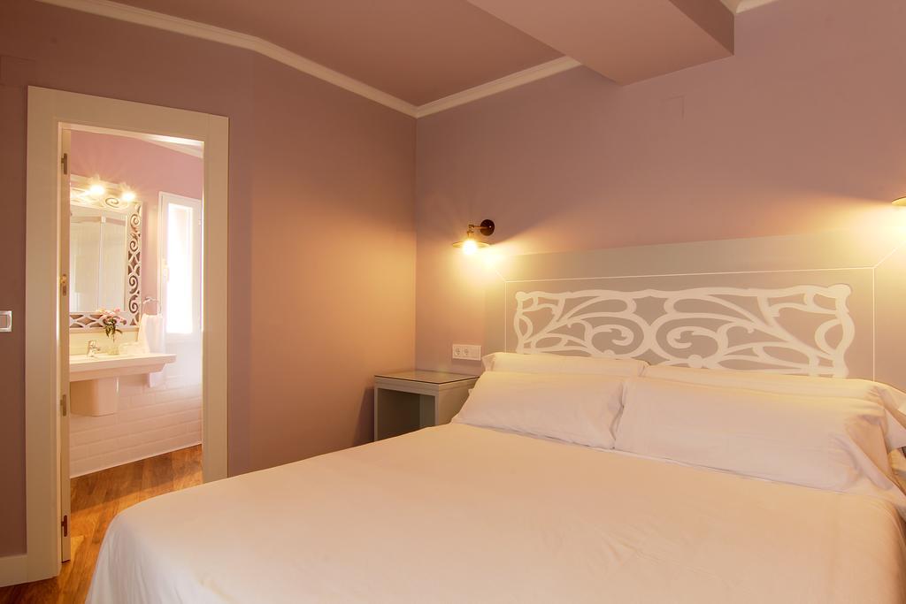 Hostal Los Castanuelos Candeleda Zewnętrze zdjęcie