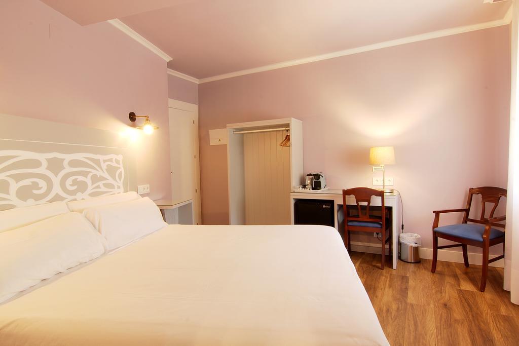 Hostal Los Castanuelos Candeleda Zewnętrze zdjęcie