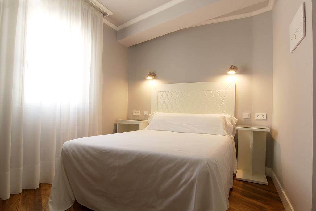 Hostal Los Castanuelos Candeleda Zewnętrze zdjęcie