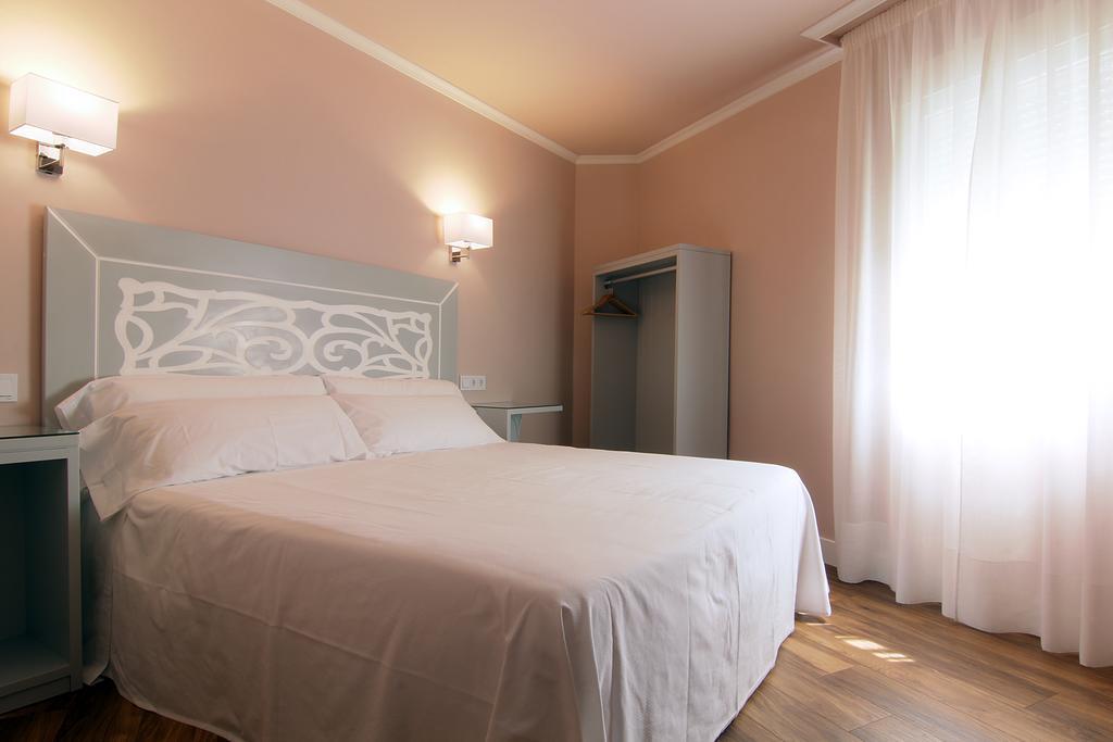 Hostal Los Castanuelos Candeleda Zewnętrze zdjęcie