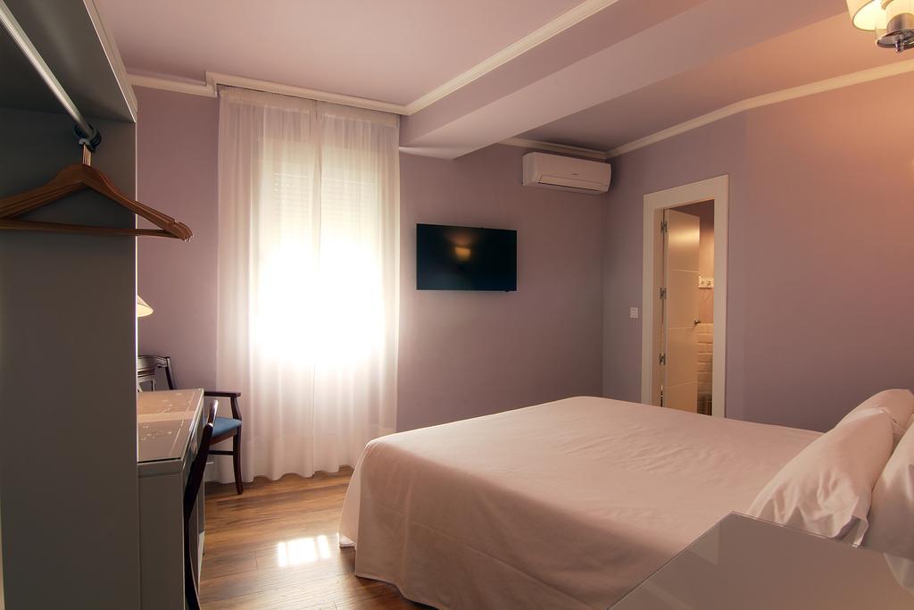 Hostal Los Castanuelos Candeleda Zewnętrze zdjęcie