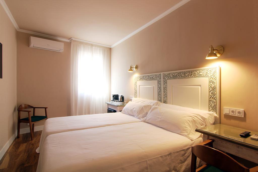 Hostal Los Castanuelos Candeleda Zewnętrze zdjęcie
